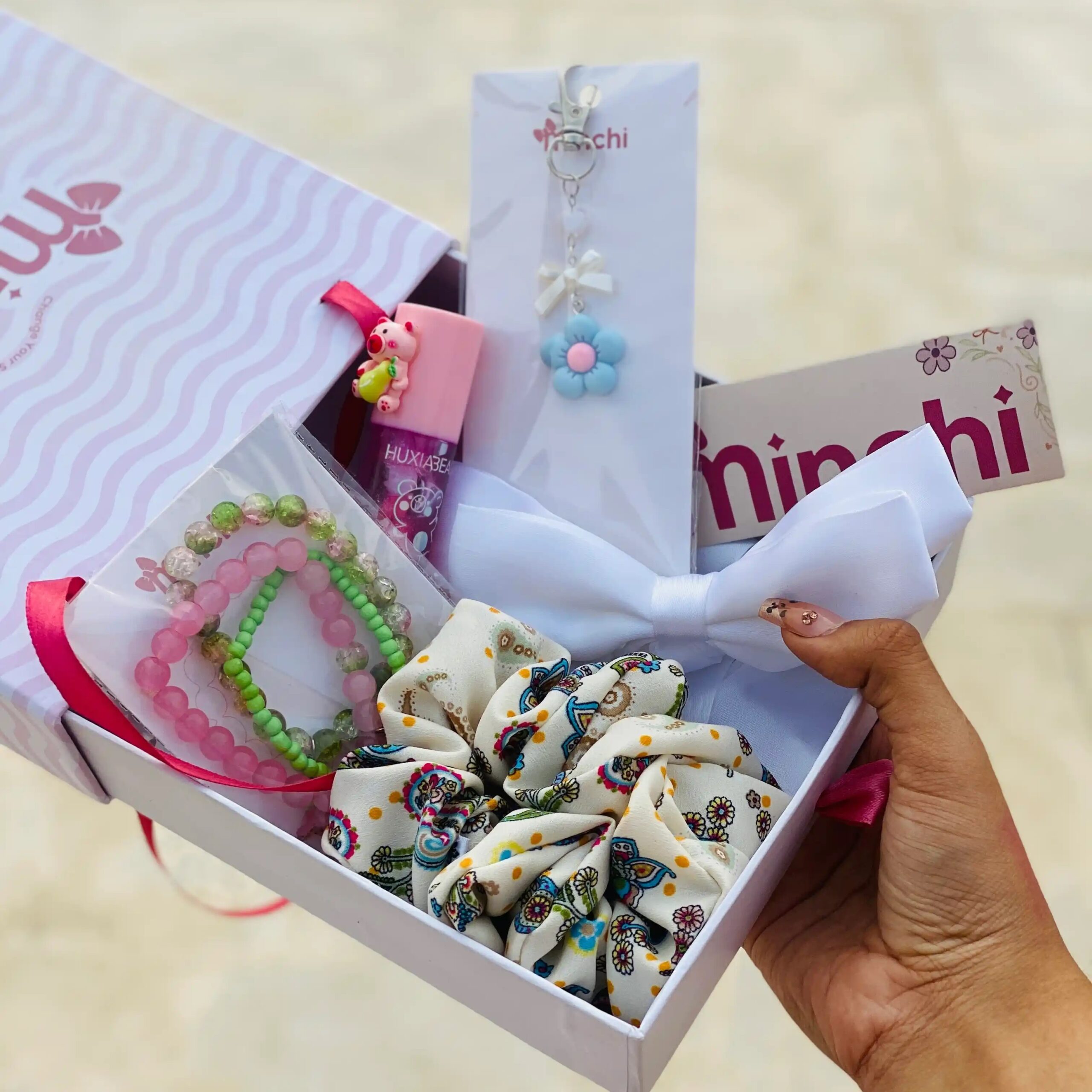 IMG_1759_11zon Gift box - beige - Image 1