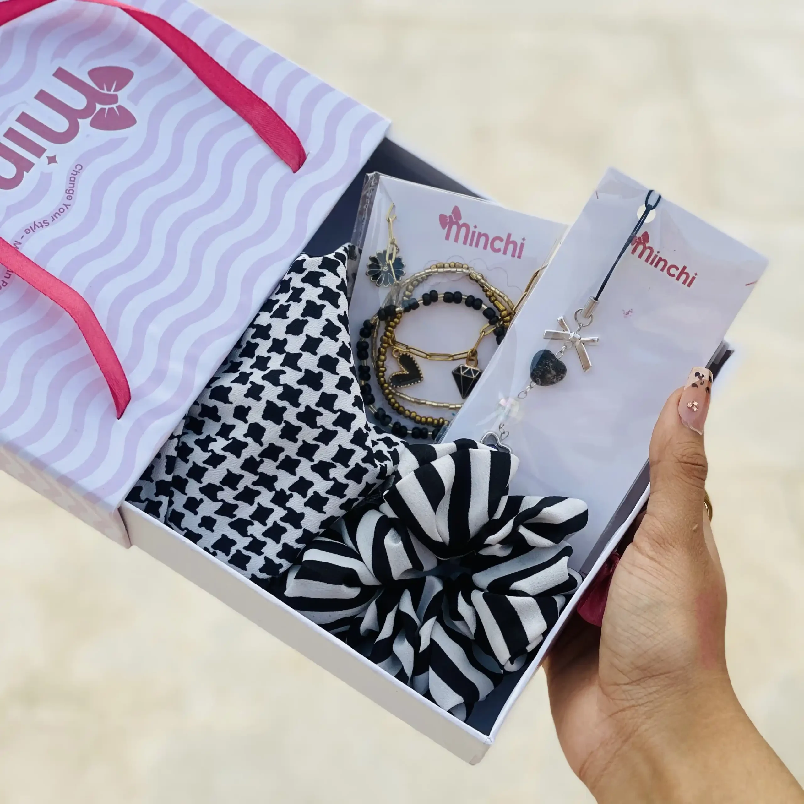 IMG_1760_11zon Gift box - Black - Image 1